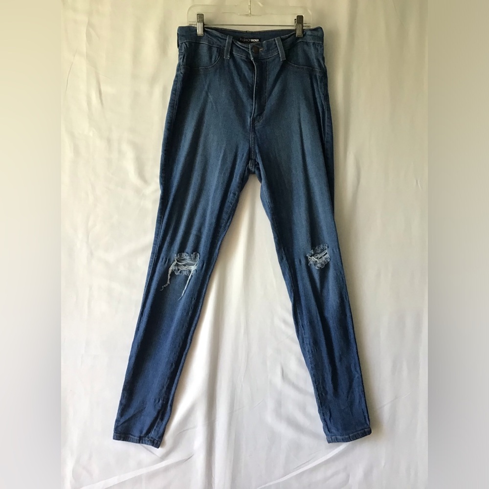 286 Fashion Nova Distressed Blue Skinny Jeans